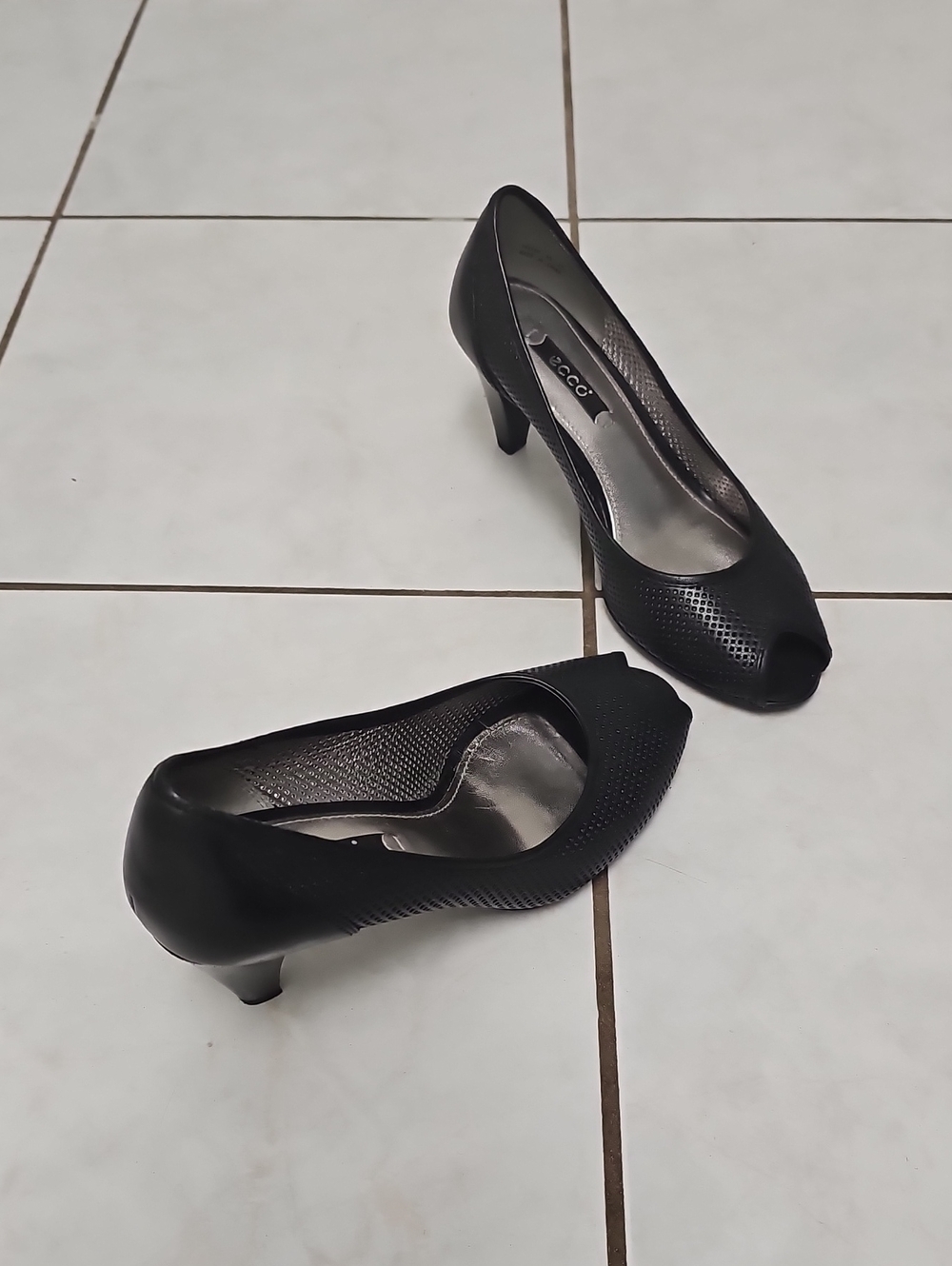 ECCO City Cannes Perforated Peep Toe Pumps - Black - Size 36